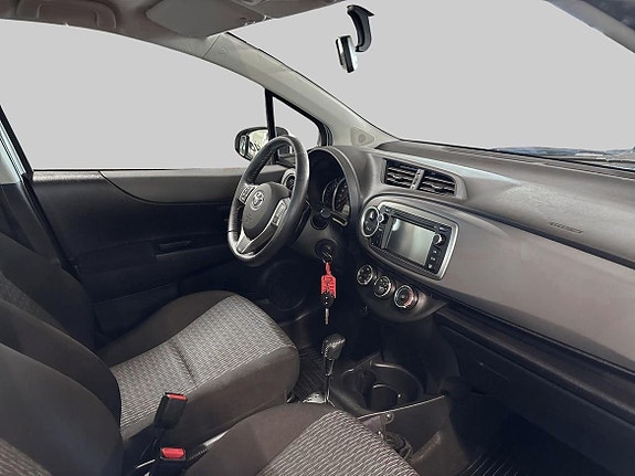 Toyota Yaris 9 of 18