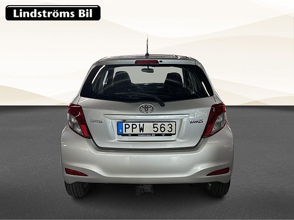 Toyota Yaris 7 of 18