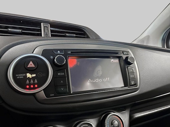 Toyota Yaris 15 of 18