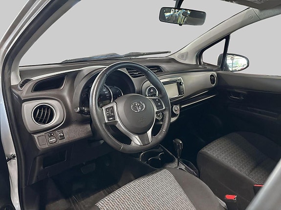 Toyota Yaris 13 of 18