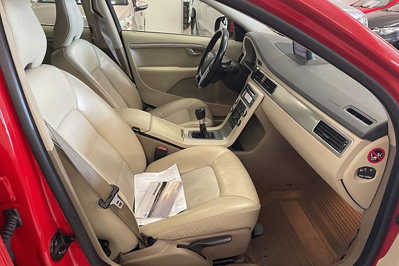 Volvo V70 13 of 18