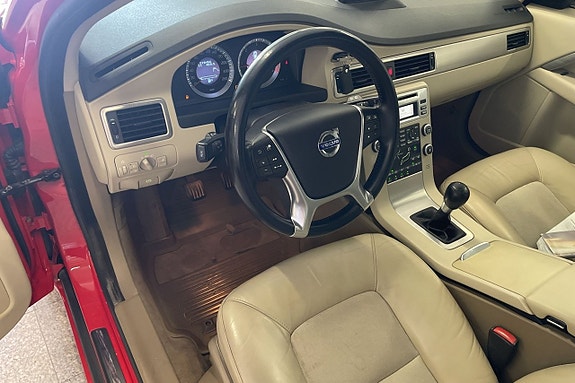 Volvo V70 7 of 18