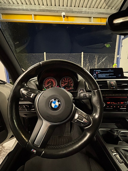 BMW 125i 4 of 7