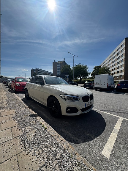 BMW 125i 2 of 7