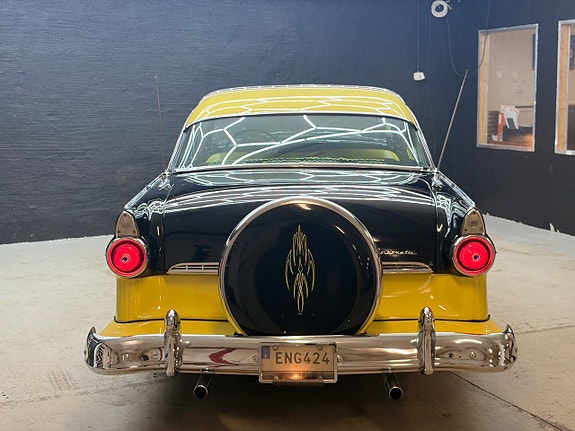 Ford Fairlane 9 of 25
