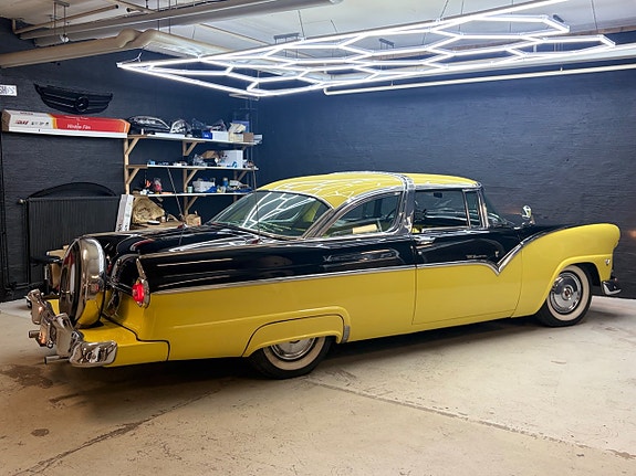 Ford Fairlane 13 of 25