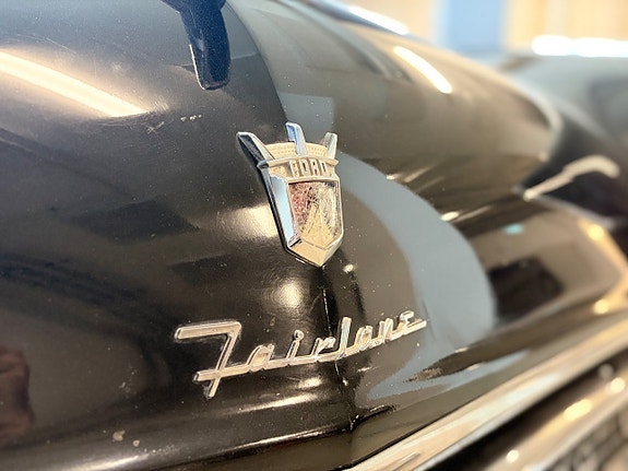Ford Fairlane 17 of 25