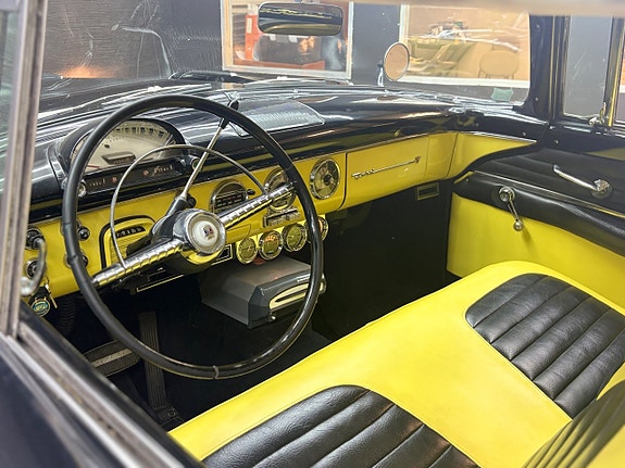 Ford Fairlane 21 of 25