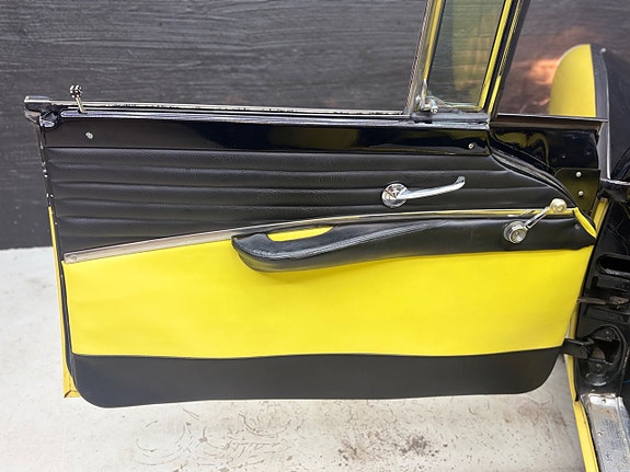Ford Fairlane 22 of 25