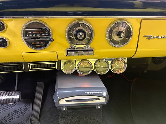 Ford Fairlane 24 of 25