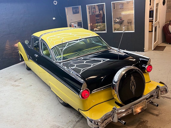 Ford Fairlane 12 of 25