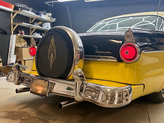 Ford Fairlane 11 of 25