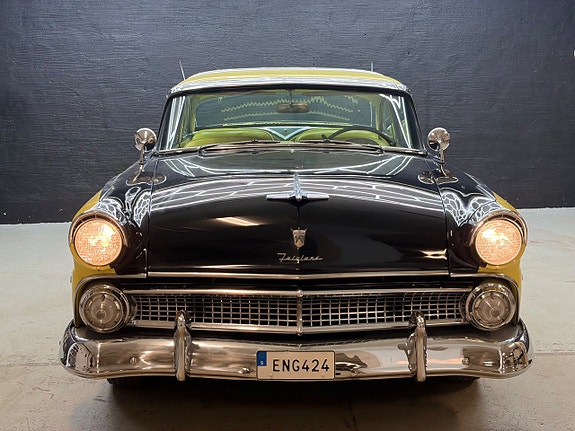 Ford Fairlane 6 of 25