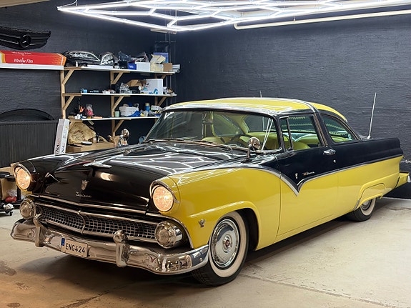 Ford Fairlane 8 of 25