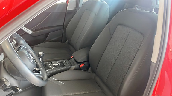 Audi Q2 8 of 17