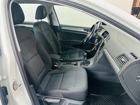 Volkswagen Golf VII 12 of 21