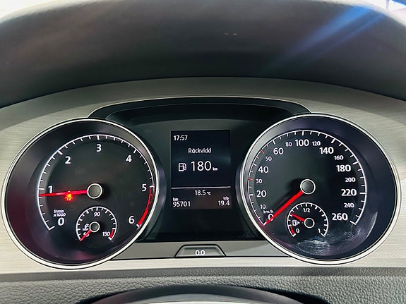 Volkswagen Golf VII 19 of 21