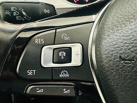 Volkswagen Golf VII 17 of 21