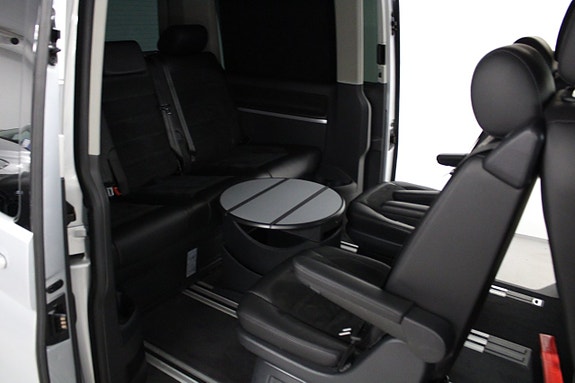 Volkswagen Multivan 9 of 14