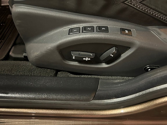 Volvo XC70 10 of 28