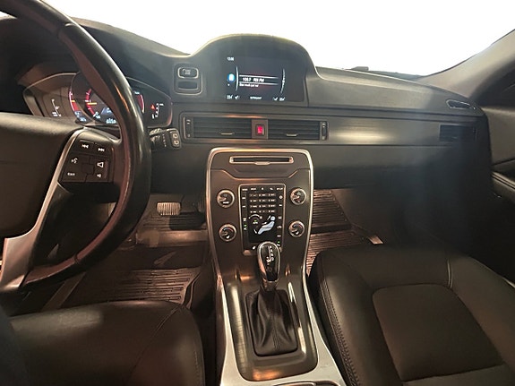 Volvo XC70 12 of 28