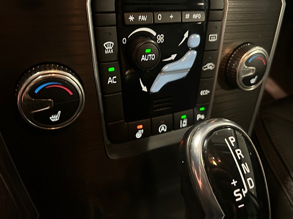 Volvo XC70 15 of 28