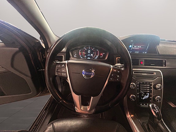 Volvo XC70 11 of 28