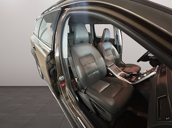 Volvo XC70 14 of 28