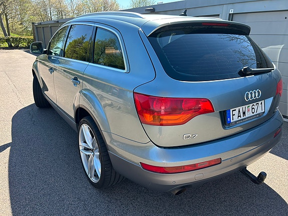 Audi Q7 4 of 9