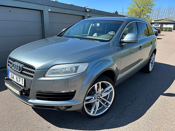 Audi Q7 2 of 9