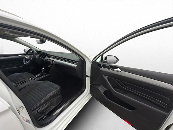 Volkswagen Passat 27 of 30