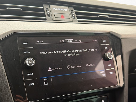 Volkswagen Passat 21 of 30