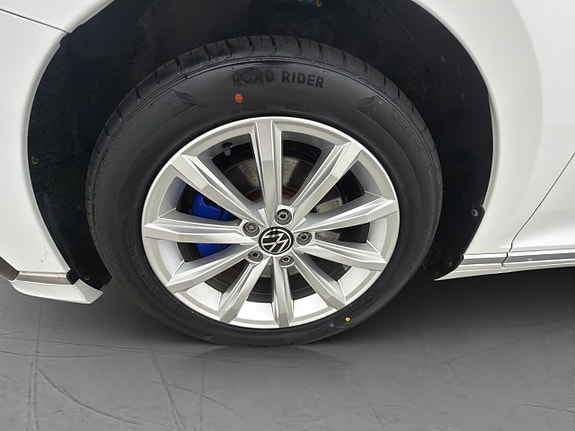 Volkswagen Passat 28 of 30