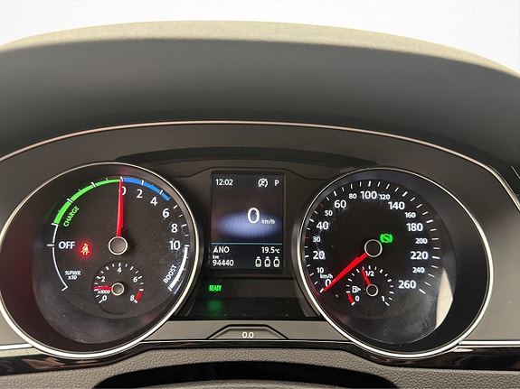 Volkswagen Passat 18 of 30