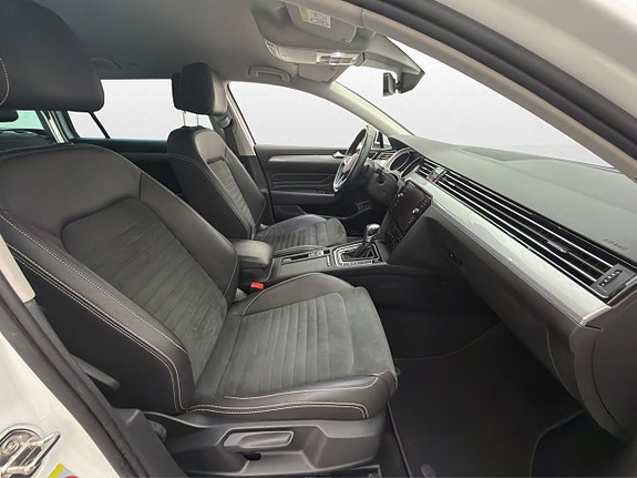 Volkswagen Passat 26 of 30