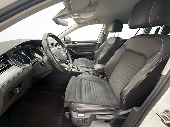 Volkswagen Passat 14 of 30