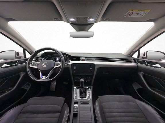 Volkswagen Passat 15 of 30