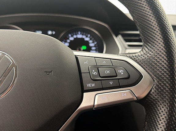 Volkswagen Passat 19 of 30