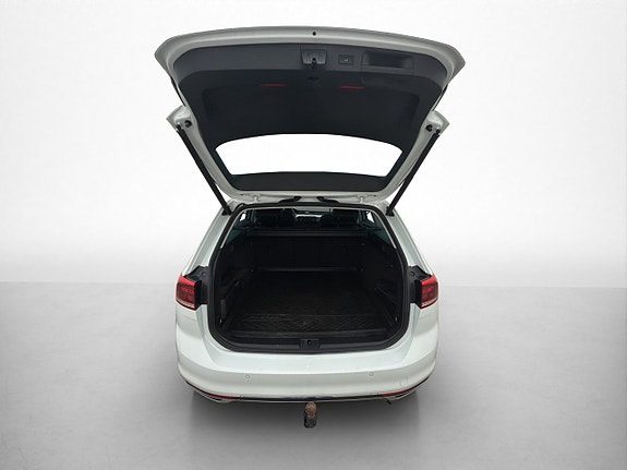 Volkswagen Passat 11 of 30