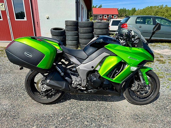 Kawasaki Ninja Z1000SX 4 of 6
