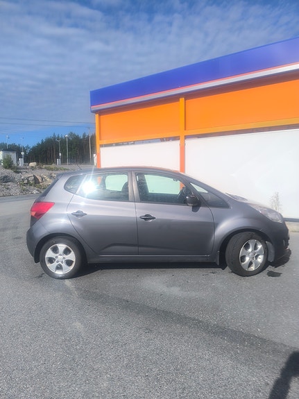 Kia Venga 2 of 10