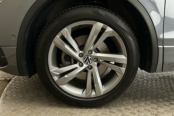Volkswagen Tiguan Allspace 12 of 30