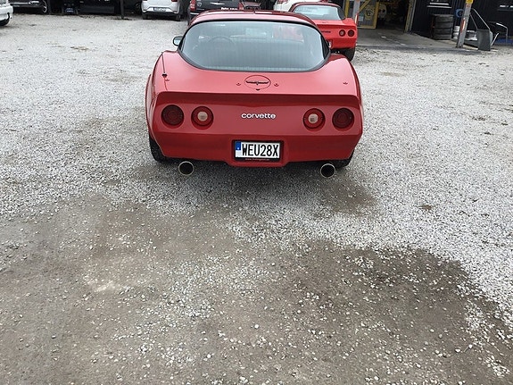 Chevrolet Corvette 9 of 14