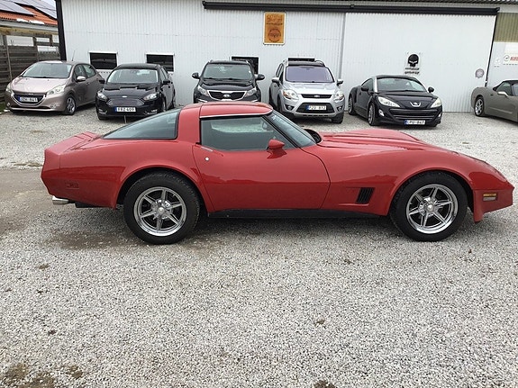 Chevrolet Corvette 14 of 14