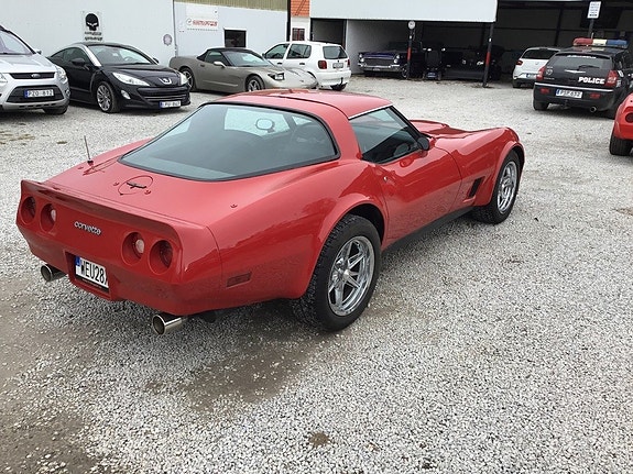 Chevrolet Corvette 10 of 14