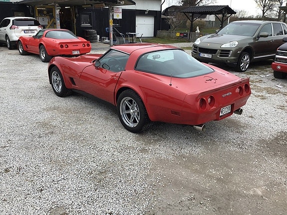 Chevrolet Corvette 8 of 14