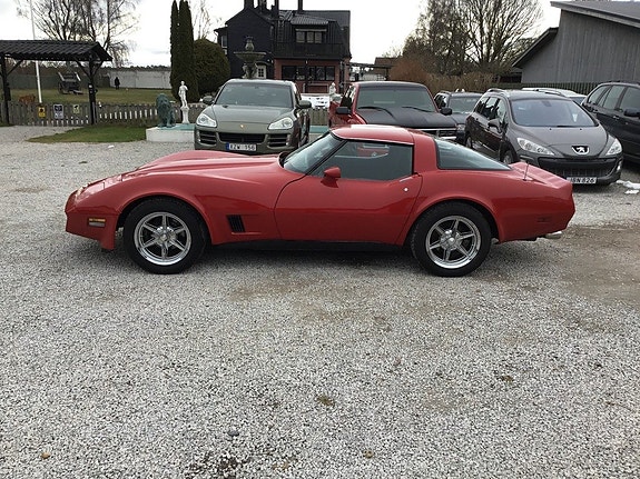 Chevrolet Corvette 7 of 14