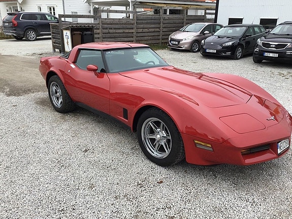 Chevrolet Corvette 2 of 14