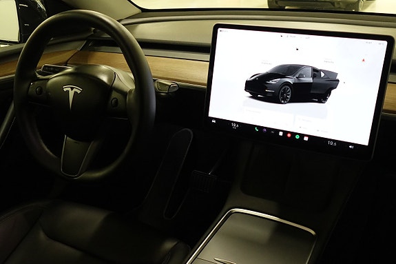 Tesla Model Y 8 of 19