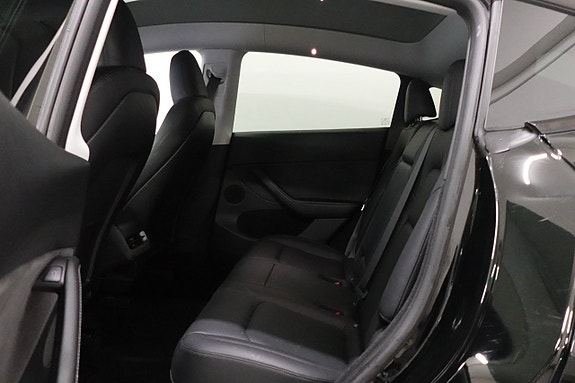 Tesla Model Y 5 of 19